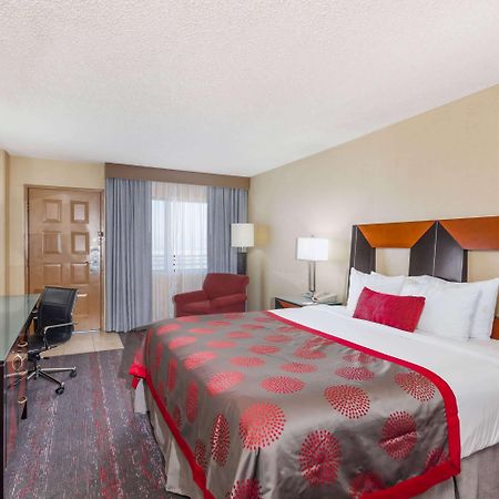 Ramada By Wyndham San Diego National City Dış mekan fotoğraf