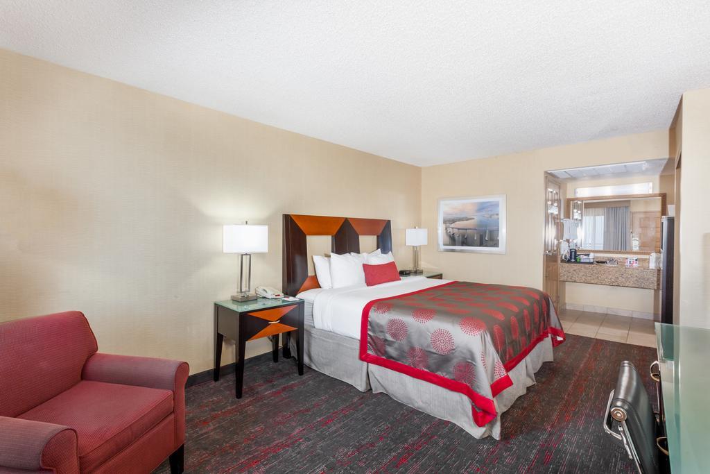 Ramada By Wyndham San Diego National City Dış mekan fotoğraf